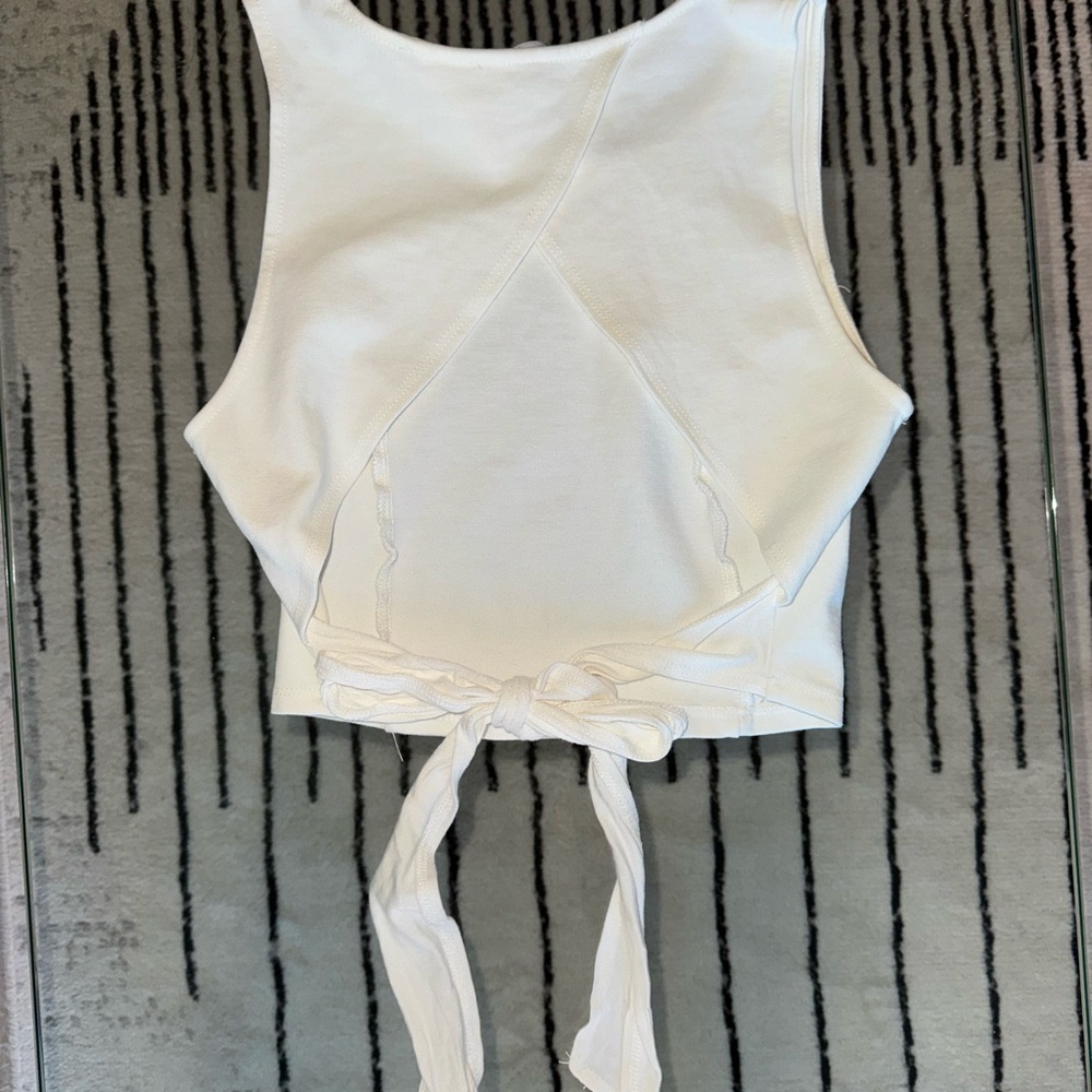 Lulu's Let’s Tie It Tie-Back Cropped Tank Top Small White - Picture 2 of 3